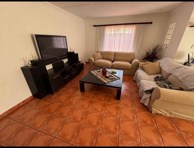 3 BEDROOM CLUSTER FOR SALE IN VAN RIEBEECK PARK